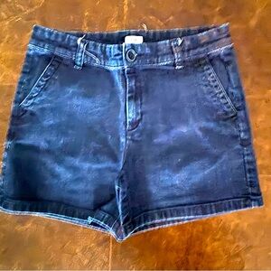 Liz Claiborne women denim shorts
Size 8